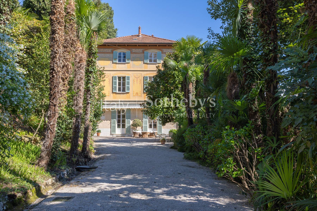 Splendid villa with a charming view