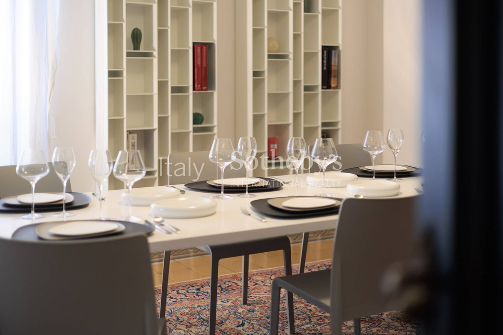 A refined and elegant apartment in heart of Florence