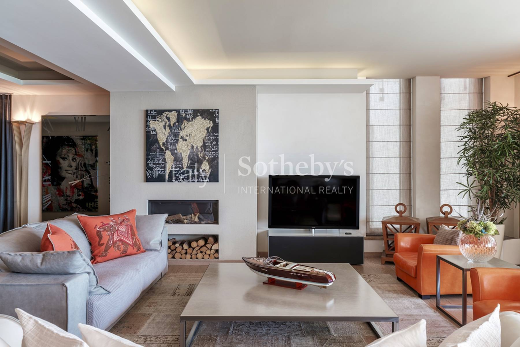 Prestigious villa with pool and panoramic views