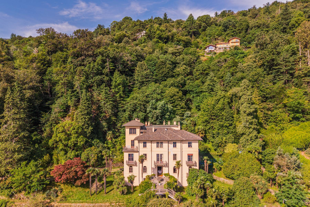 Beautiful historic villa overlooking Lake Maggiore
