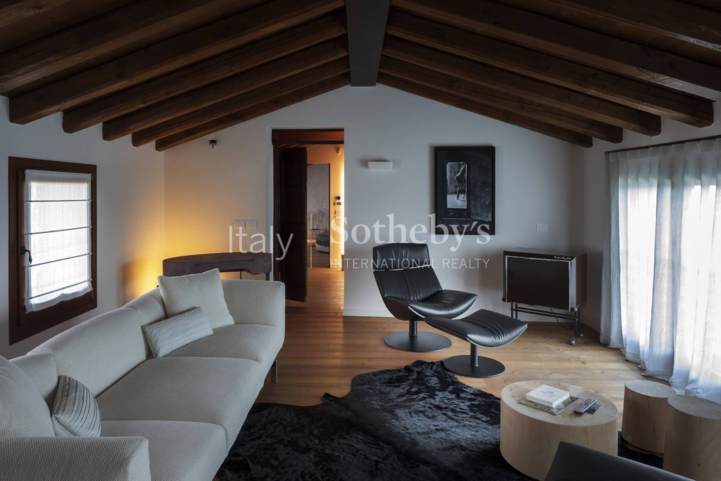 Casale San Pietro: An Elegant Luxury Oasis Amidst the Prosecco Hills