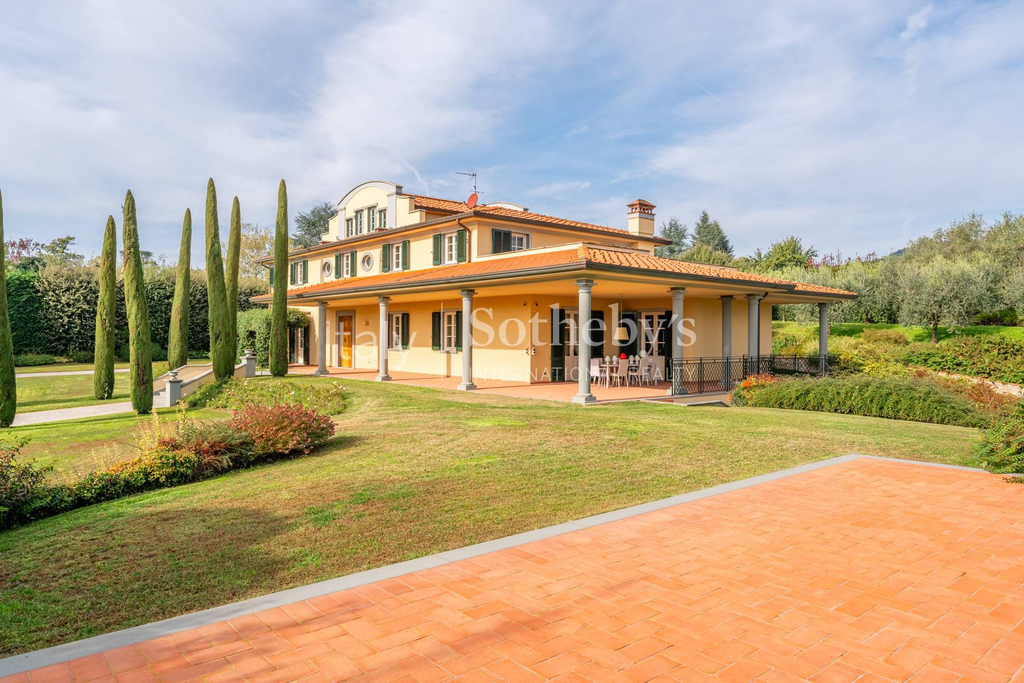 Exclusive villa on the hills of Lucca