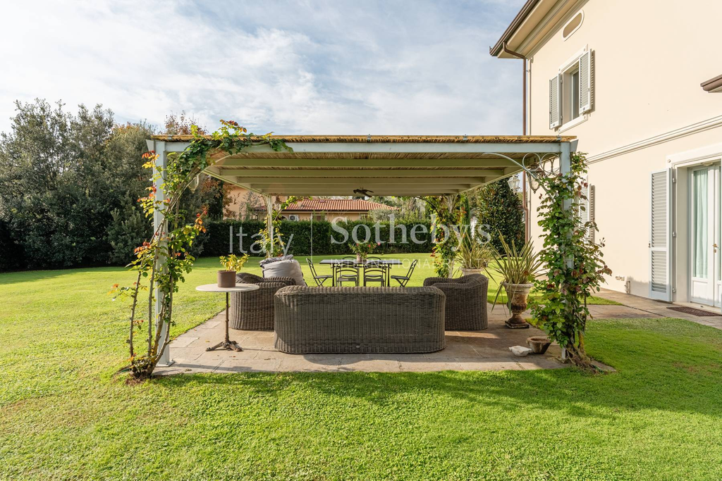 Charming Liberty-style Villa on the hills of Lucca