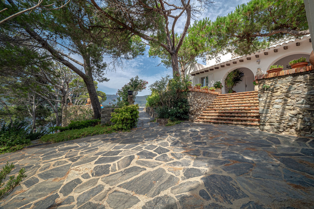 Unique property on its own hill with 360º views - Port de la Selva