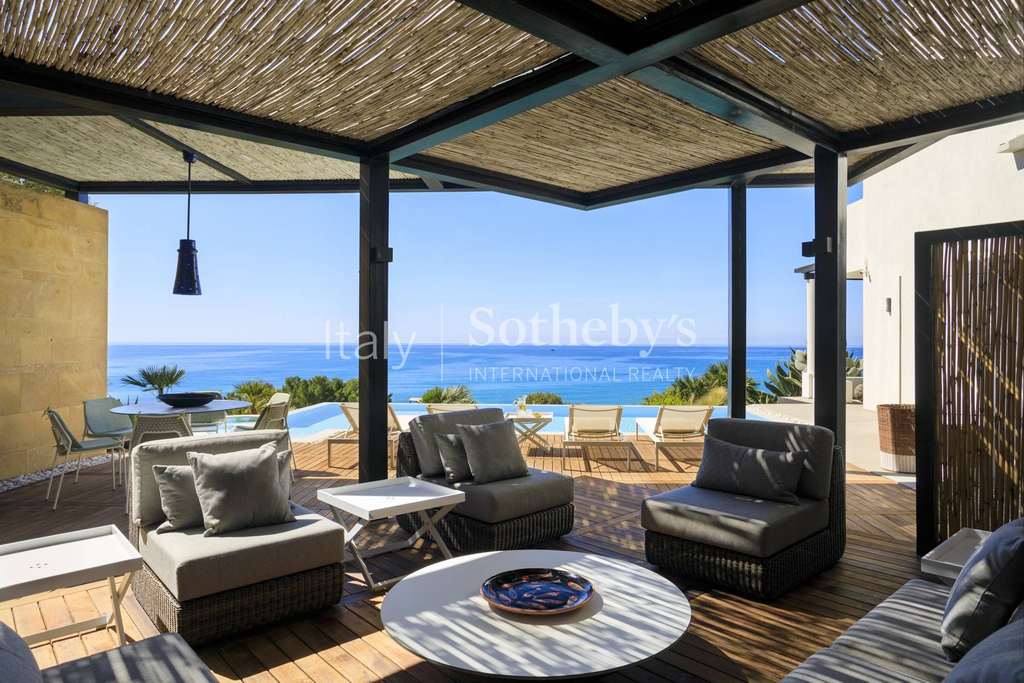 Prestigious Seaside Residence Surrounded by Nature in Sciacca