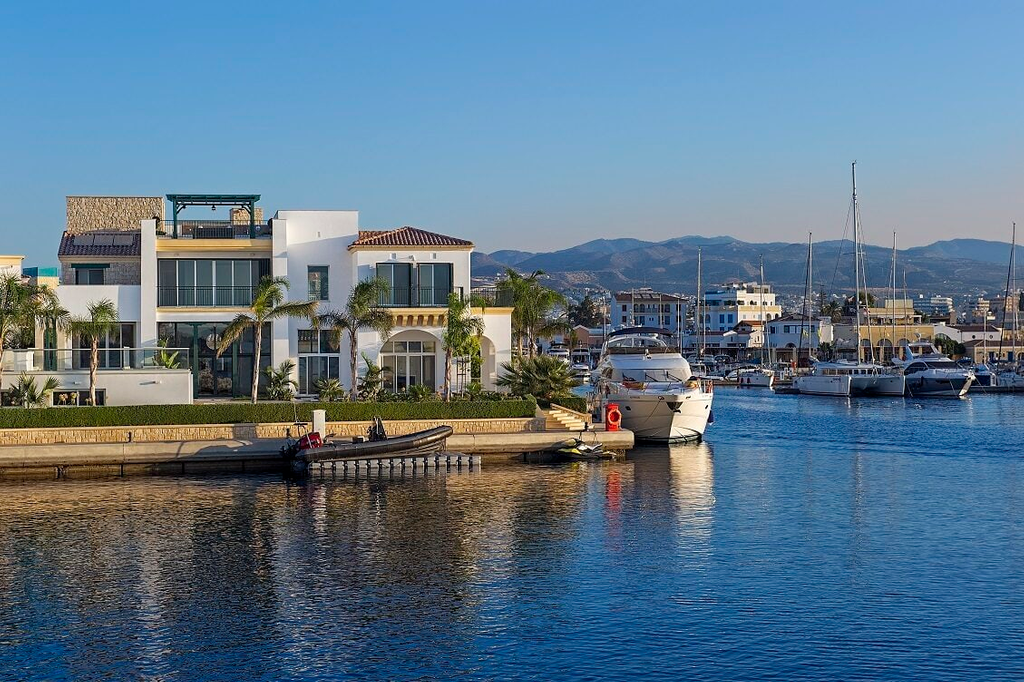 Недвижимость в Limassol Marina