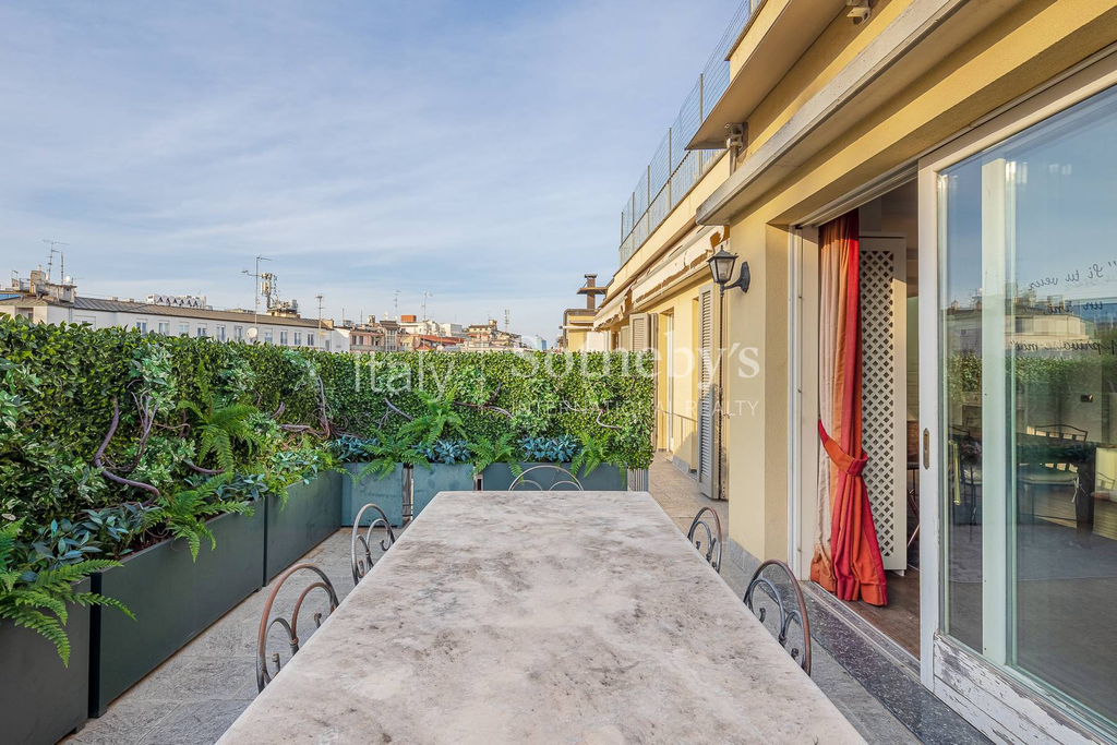 Unique penthouse with double terraces