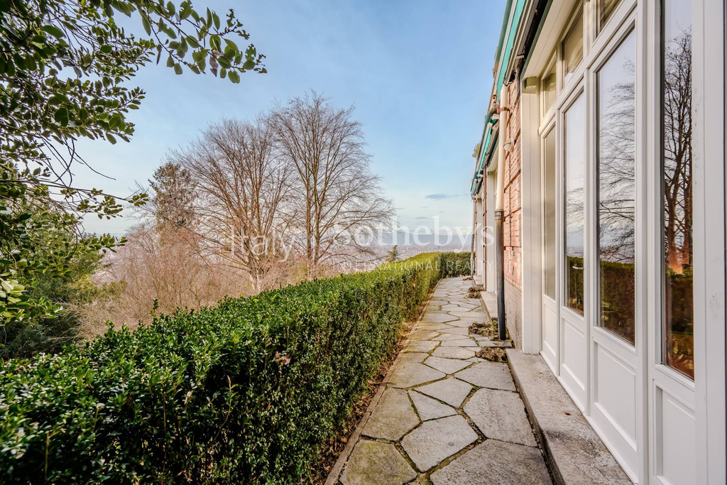 Apartment with Garden and Views over the Turin Hills