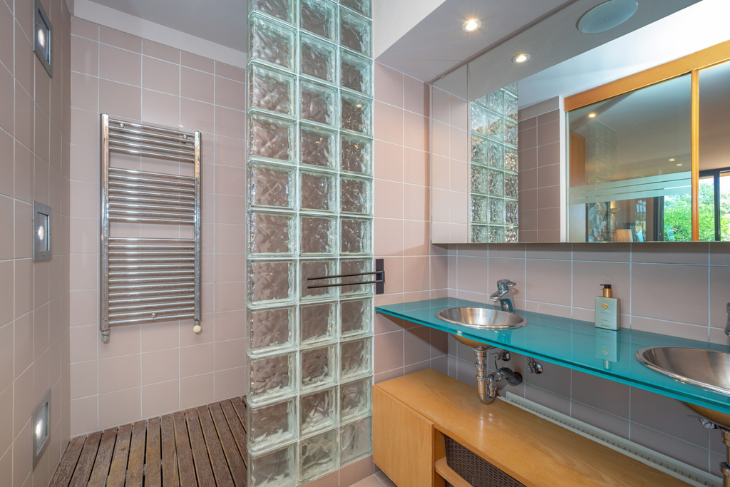 Elegant villa on the Torremirona golf course