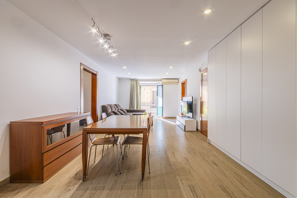 Four bedroom apartment by the seaside and famous Port Vell harbour