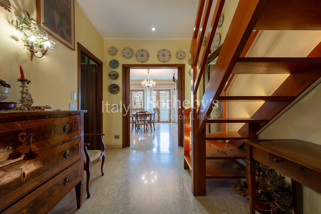 Penthouse overlooking St. Peter’s Dome in Prati area