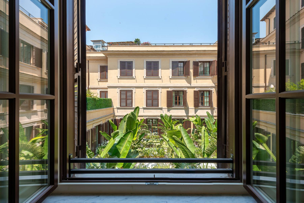 Prestigious Apartment with Terrace in the historic center