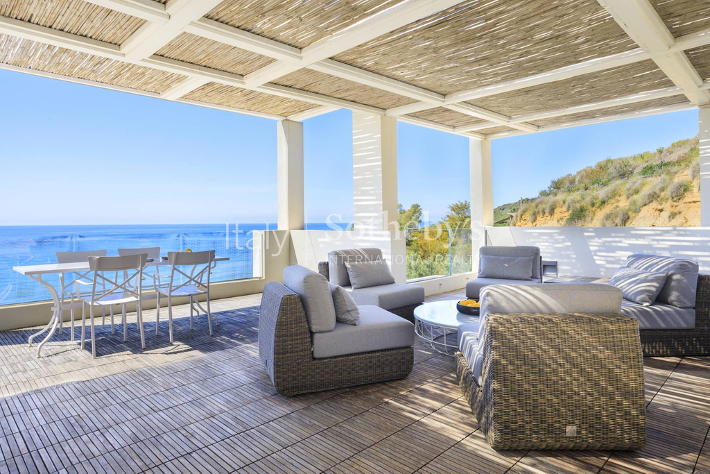 Prestigious Seaside Residence Surrounded by Nature in Sciacca
