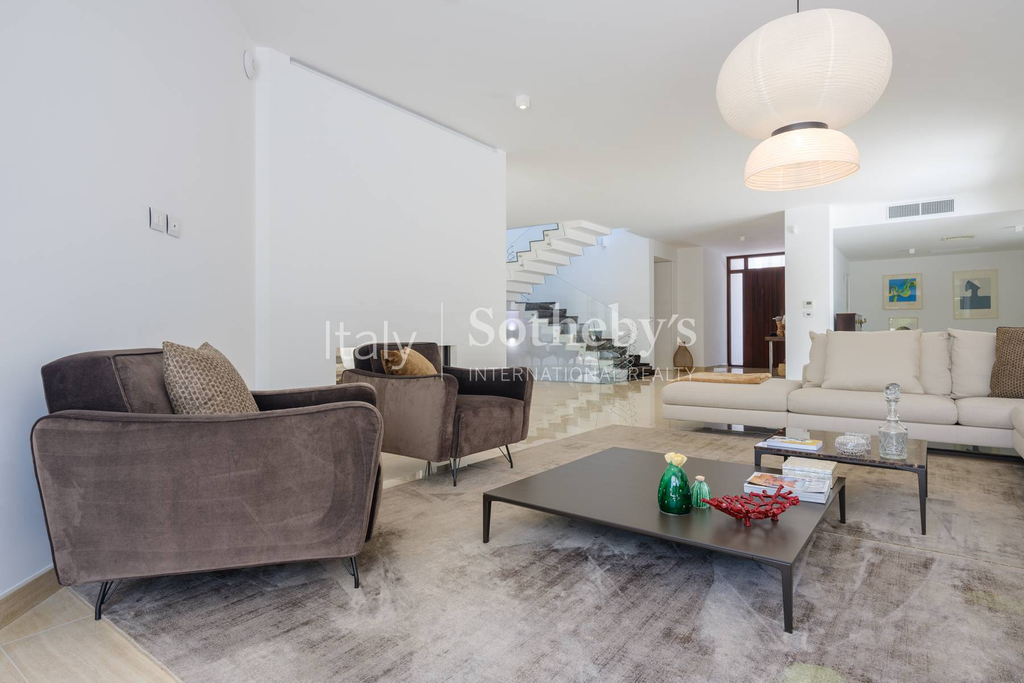 Prestigious villa with sea view pool