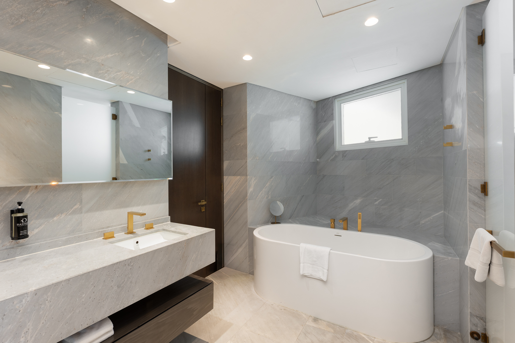 Refined Beachfront Apartment on Palm Jumeirah