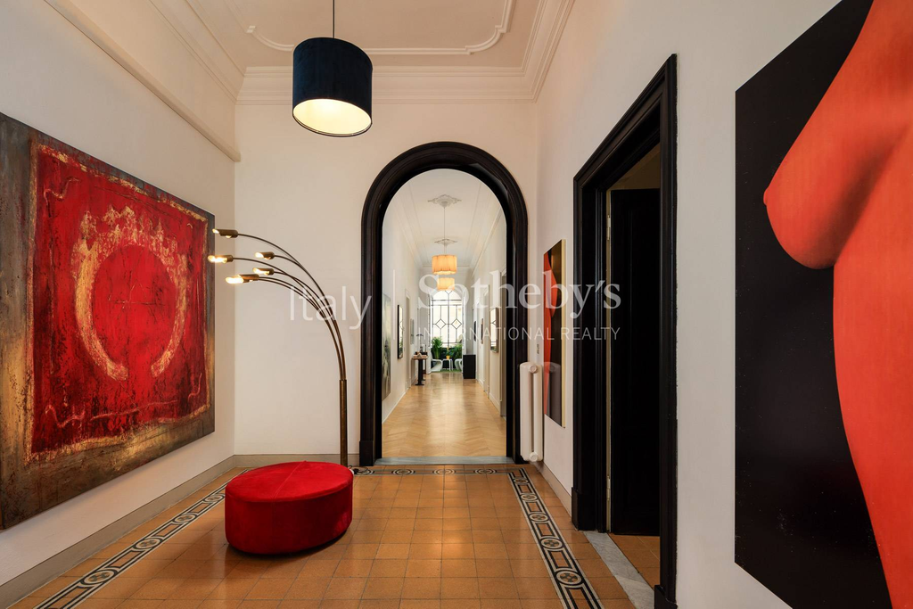 A refined and elegant apartment in heart of Florence