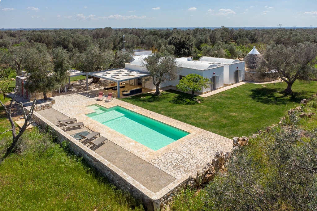 Charming Lamia and Trullo in Puglia