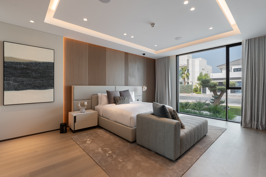 Fully-Upgraded Palm Jumeirah Villa With City Views