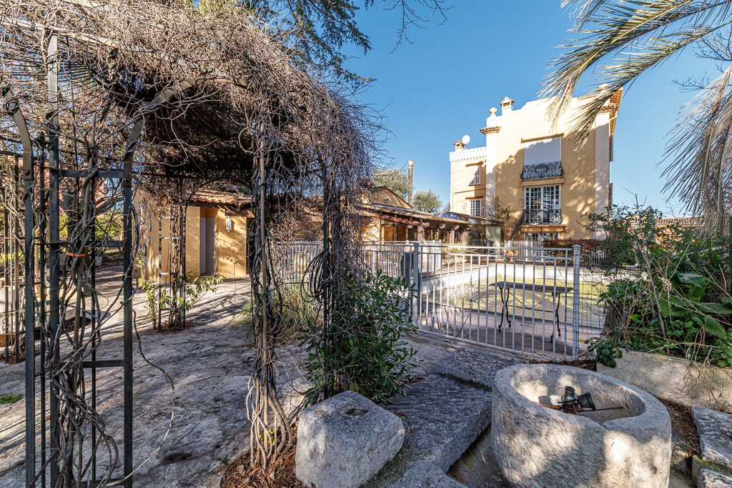 Historic estate with panoramic sea views for sale in Nice Fabron