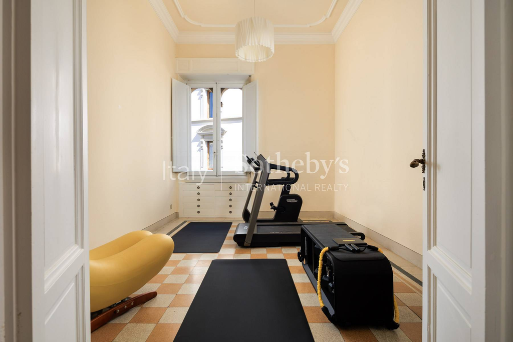 A refined and elegant apartment in heart of Florence