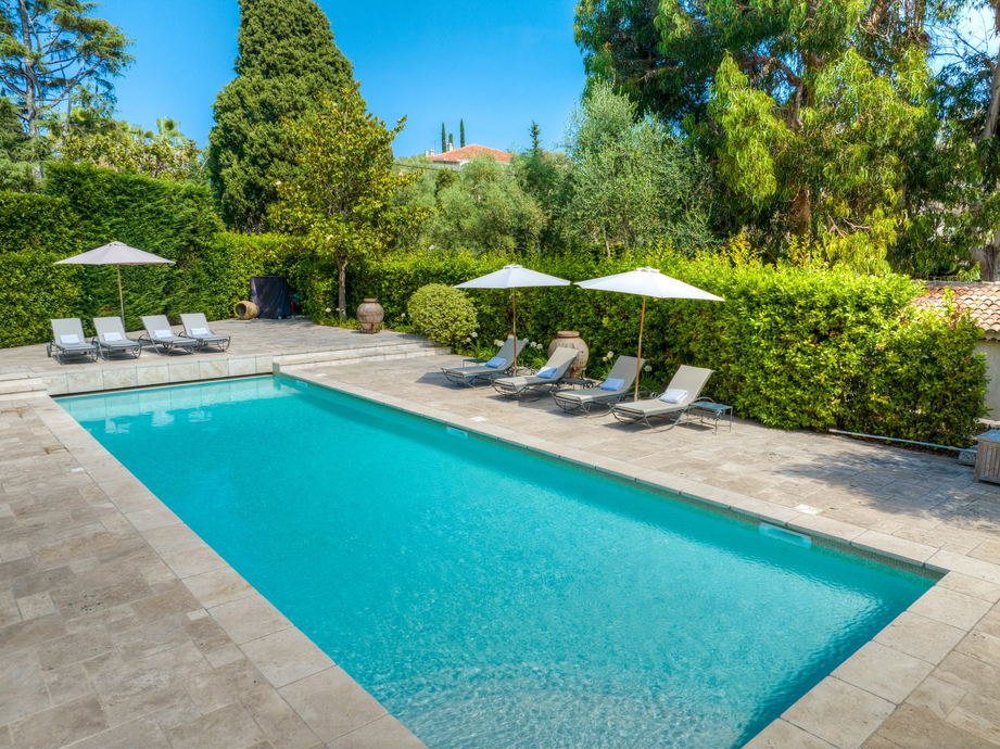 La Ferme Blanche at Cap d'Antibes – Luxurious bastide, guest house, and Mediter…