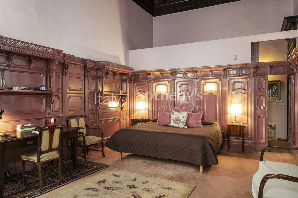 Apartment in noble palace in Piazza Campitelli