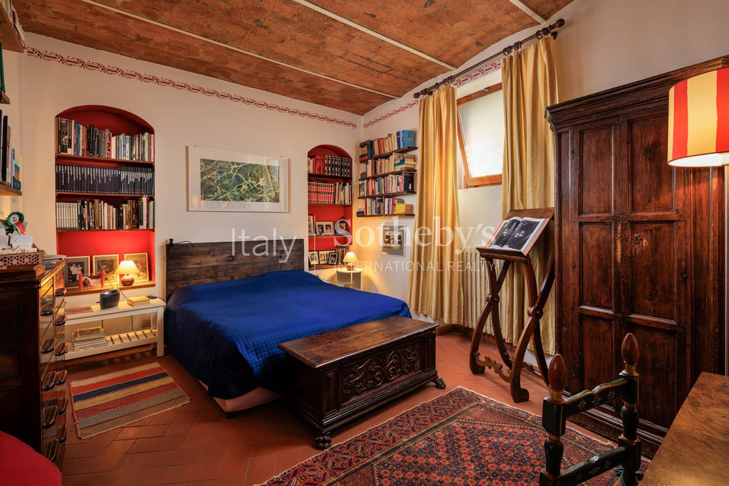 Ancient villa from the 1200s in a prestigious hilly area
