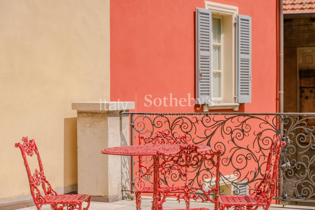 Stunning villa with terrace and view of Lake Maggiore