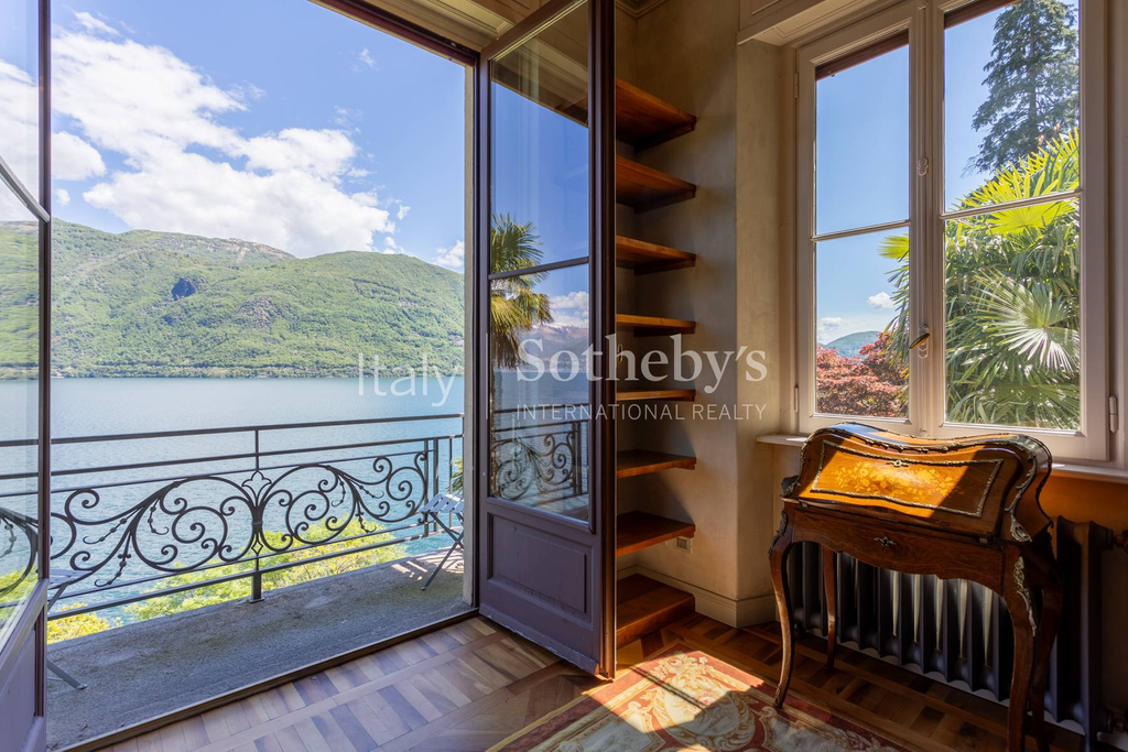Beautiful historic villa overlooking Lake Maggiore