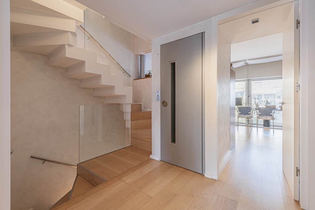 House with elevator, parking and swimming pool in Les Corts