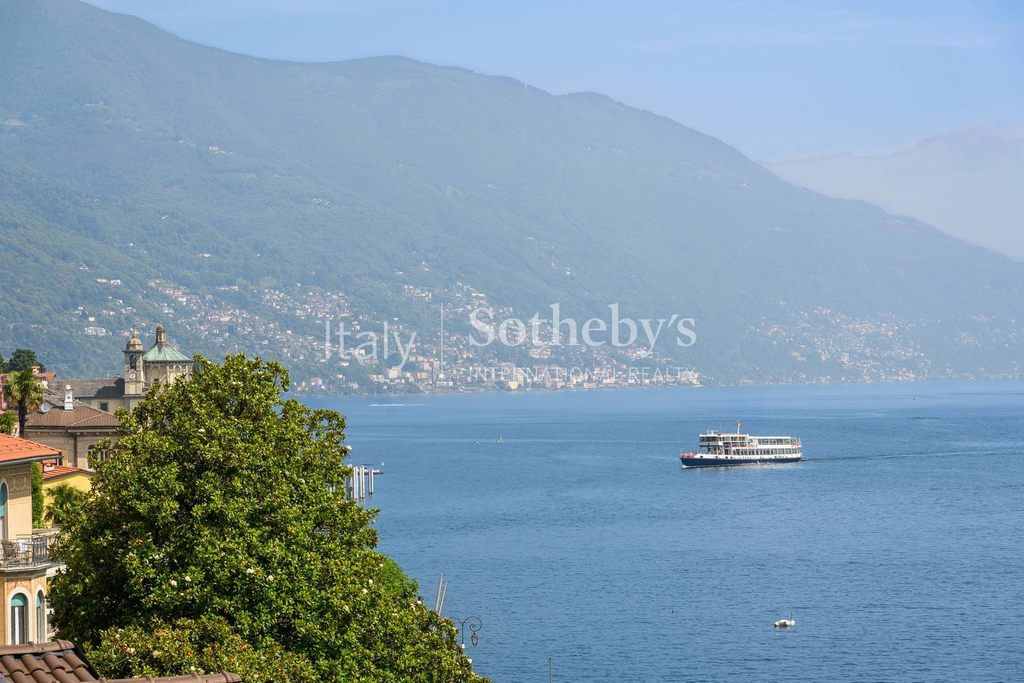 Stunning villa with terrace and view of Lake Maggiore