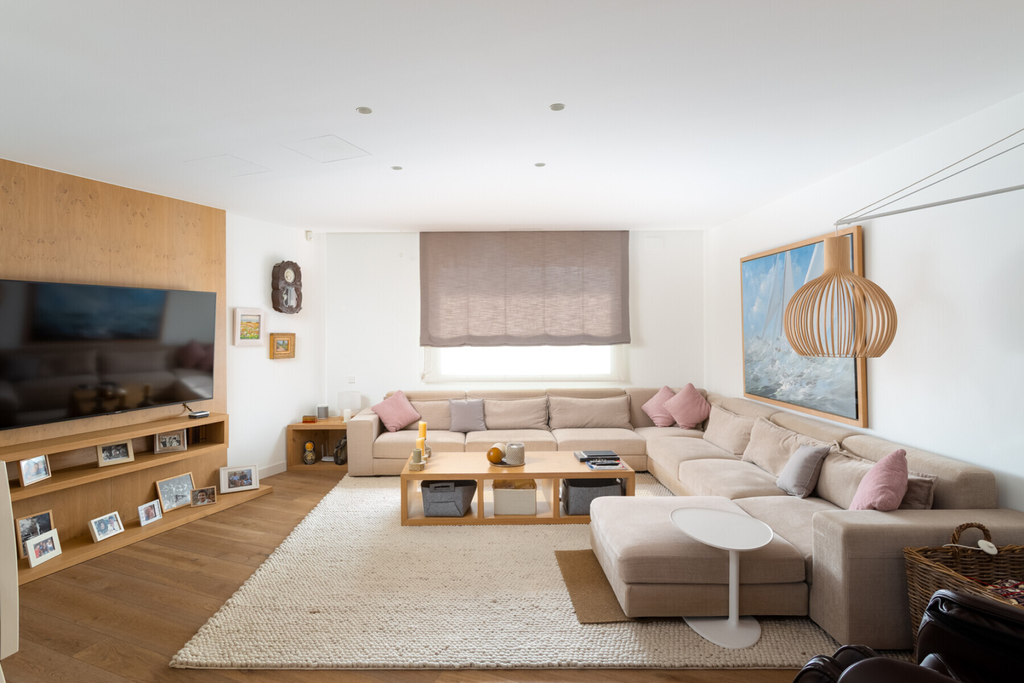 Extraordinary design house with swimming pool in the center of Alella-Costa BCN