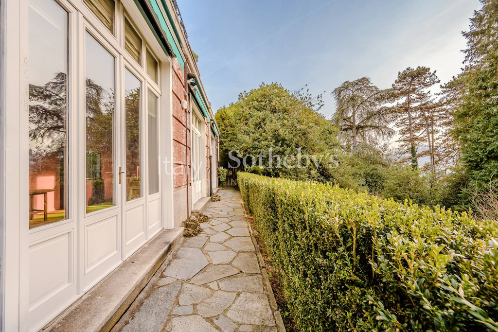 Apartment with Garden and Views over the Turin Hills
