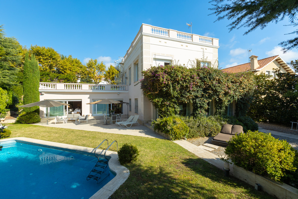 Elegant house, with pool, in the center of El Masnou