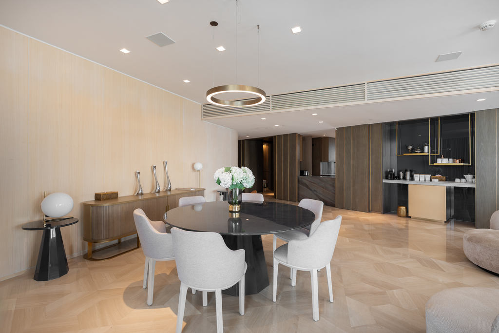 Refined Beachfront Apartment on Palm Jumeirah