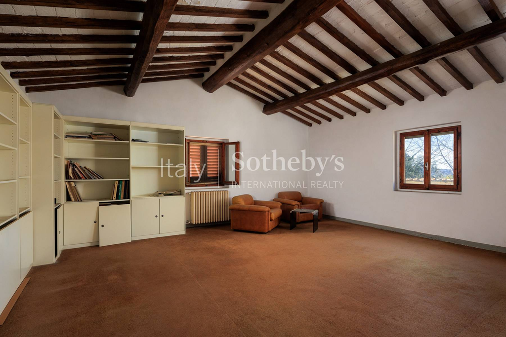 Ancient villa from the 1200s in a prestigious hilly area