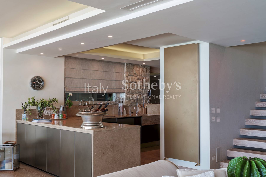 Prestigious villa with pool and panoramic views