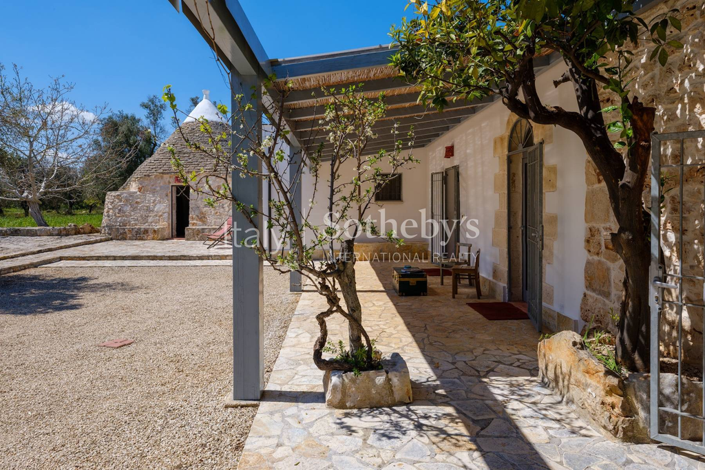 Charming Lamia and Trullo in Puglia