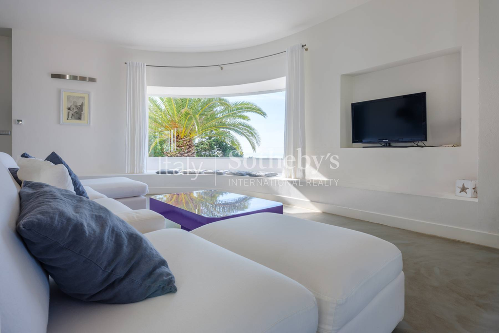 Elegant villa with a sea-view pool