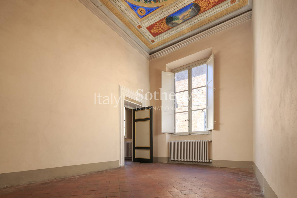 Bright frescoed apartment in the heart of Lucca