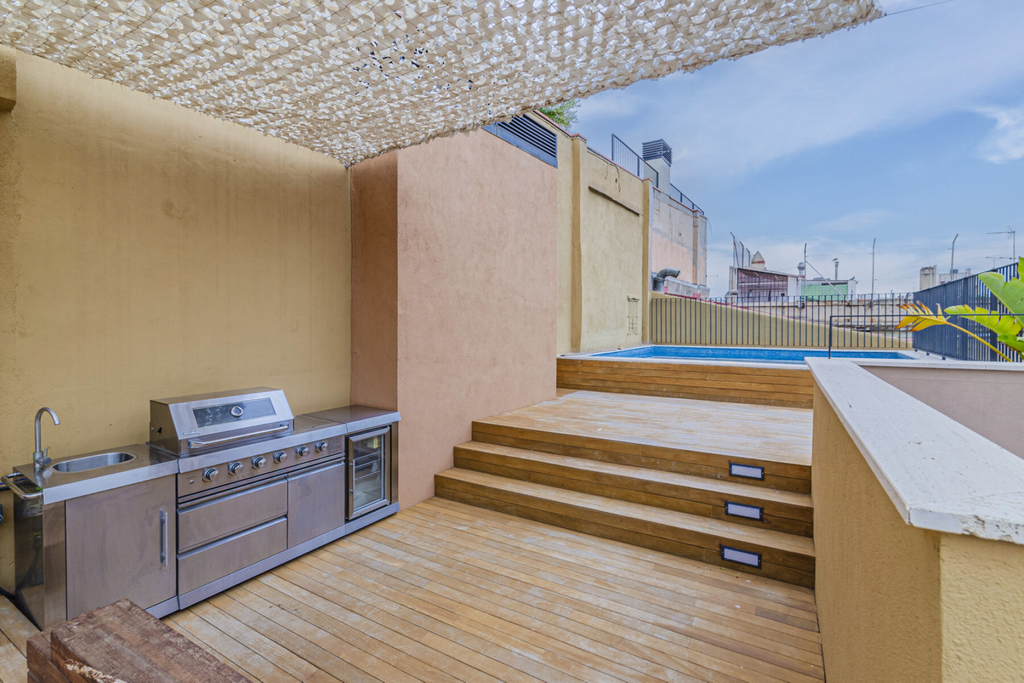 Great 2-bedroom apartment in a listed and renovated building in El Born