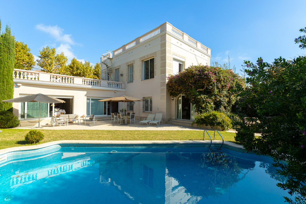 Elegant house, with pool, in the center of El Masnou