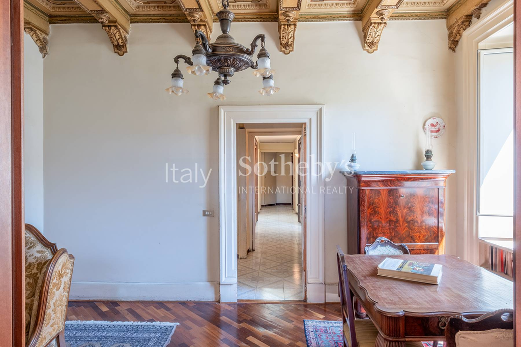 Charming penthouse in period building