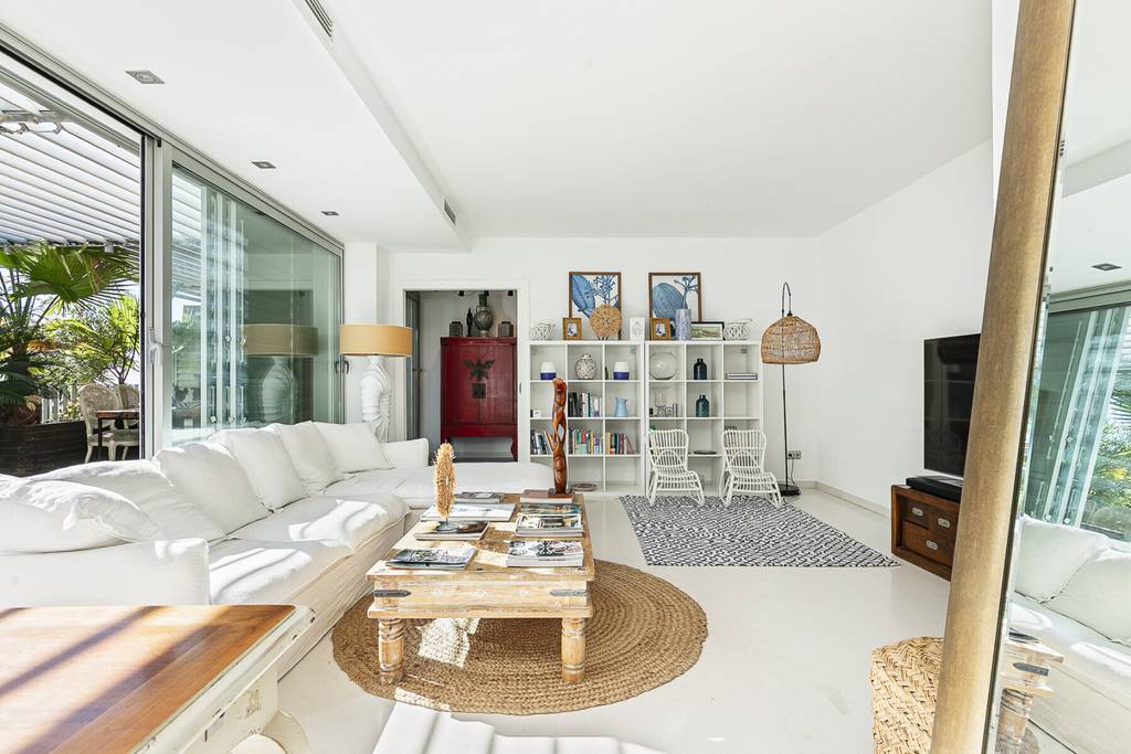 Дуплекс с роскошной террасой/садом в Casas del Mar, 5 минут до Ситжеса, Сан-Пере-де-Рибес.