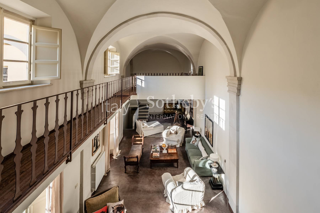 Elegant loft in historic building in Lucca