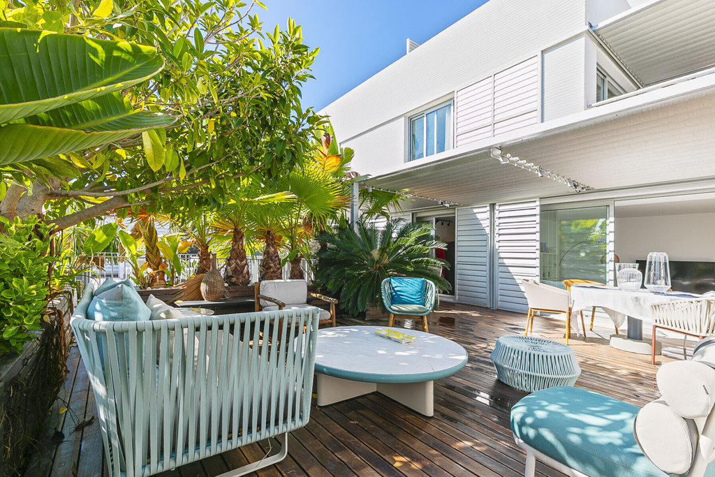 Дуплекс с роскошной террасой/садом в Casas del Mar, 5 минут до Ситжеса, Сан-Пере-де-Рибес.