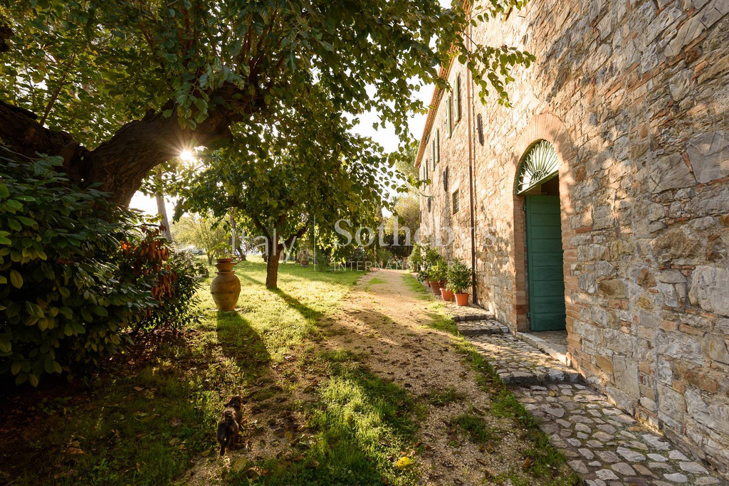 Restored country house in historic hamlet near Todi