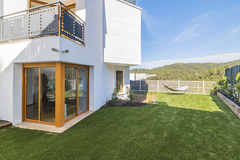 House in Vallvidrera with swimming pool and spectacular views of Tibidabo