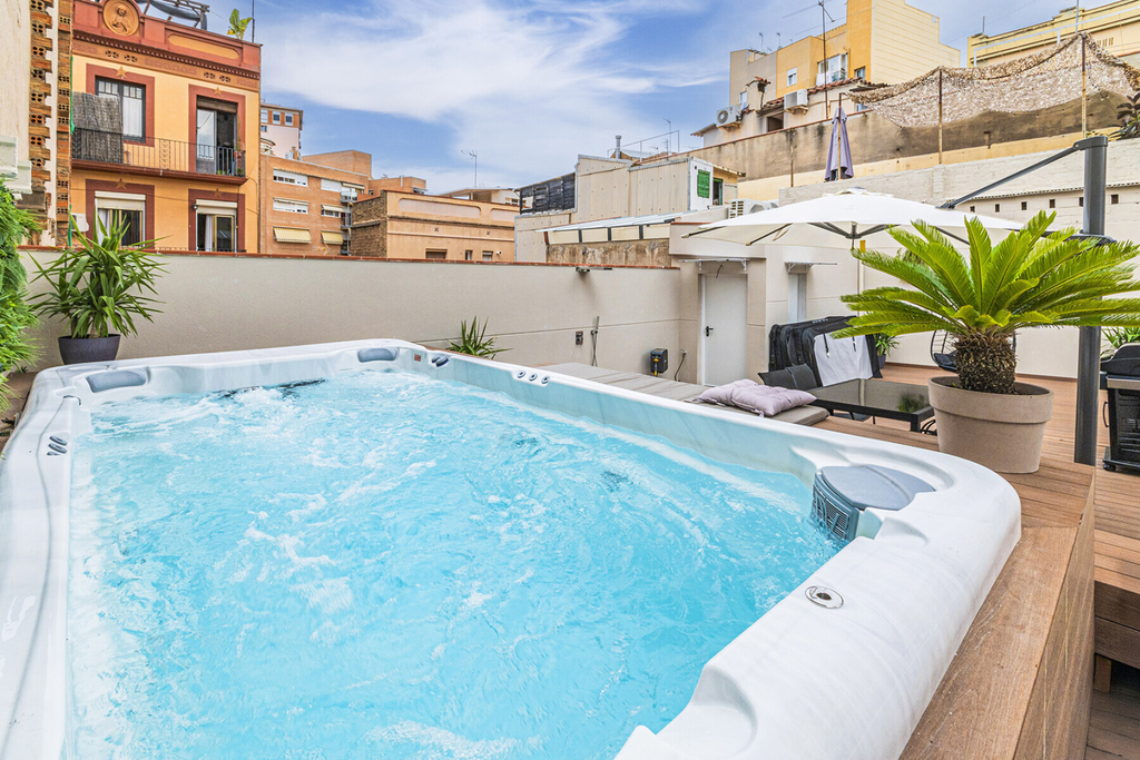 A new construction oasis in the heart of the Sants district