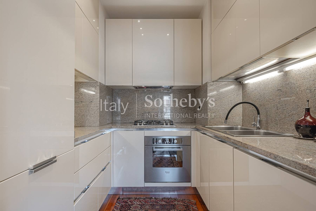 Refined apartment in the heart of Milan’s historic center